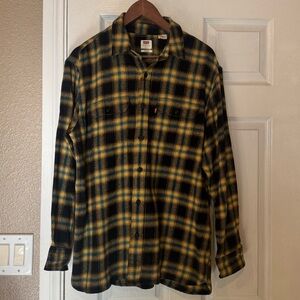 Levi’s Plaid Button-Up Shirt